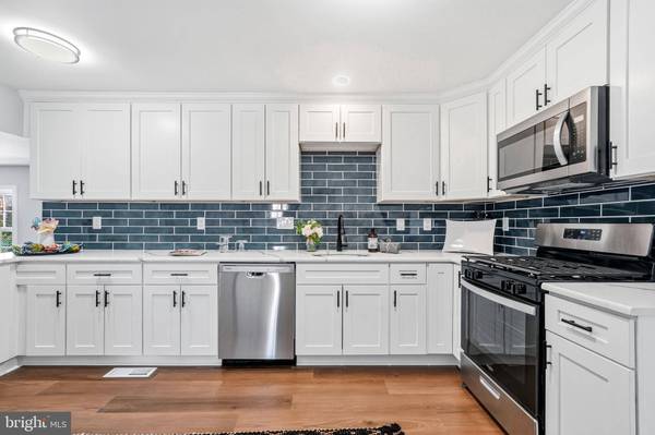 6 WHEELWRIGHT LN, Cherry Hill, NJ 08003