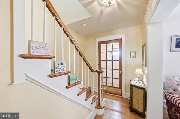 9 HAINES DR, Moorestown, NJ 08057