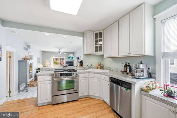 9 HAINES DR, Moorestown, NJ 08057