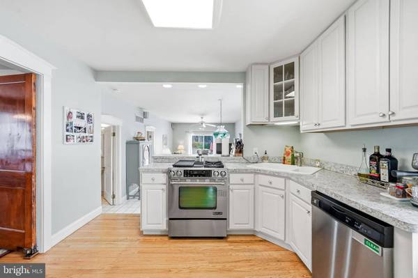 9 HAINES DR, Moorestown, NJ 08057