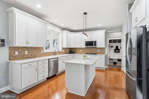 16 WINDERMERE DR, Moorestown, NJ 08057