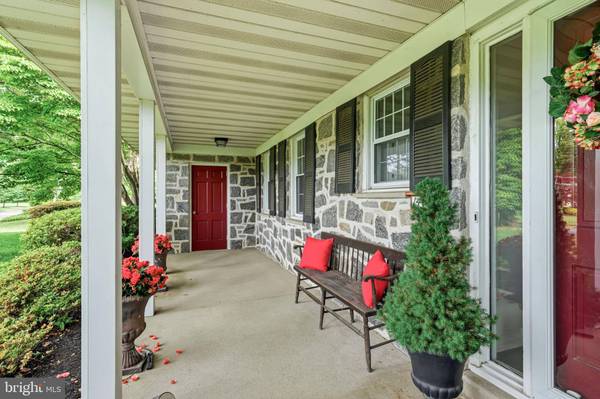 1445 GEORGIAN DR, Moorestown, NJ 08057