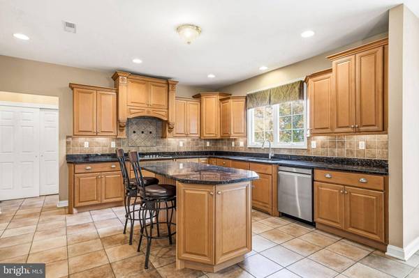 950 BORTONS LANDING RD, Moorestown, NJ 08057