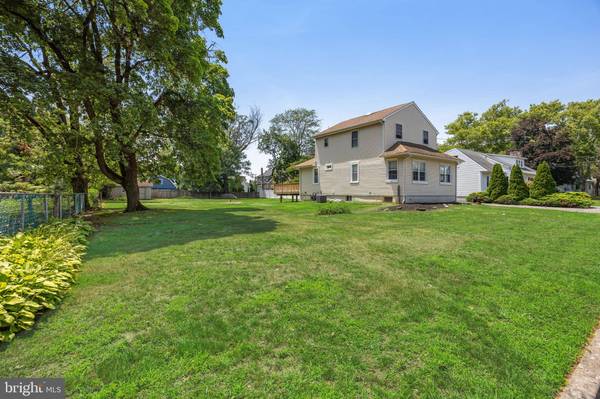 208 S GARFIELD AVE, Moorestown, NJ 08057