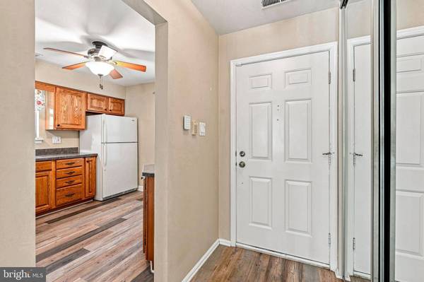 6 AVANDALE CT, Mount Laurel, NJ 08054
