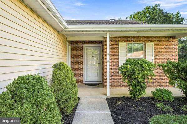 6 AVANDALE CT, Mount Laurel, NJ 08054