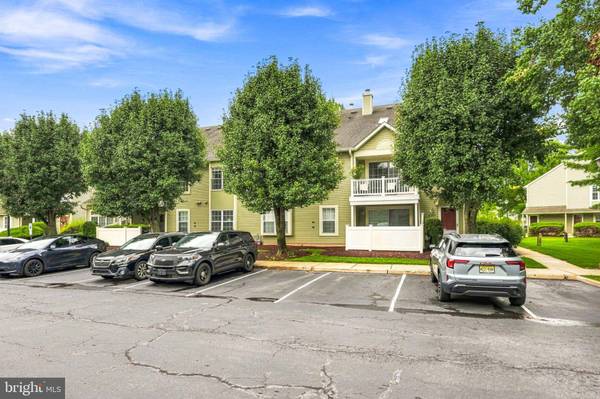 2202B YARMOUTH LN, Mt Laurel, NJ 08054