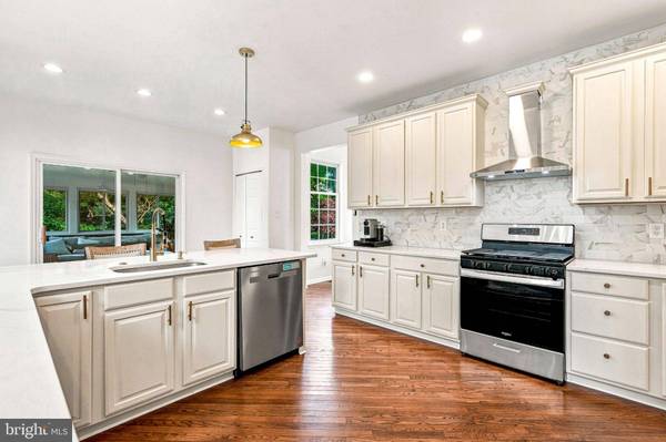 12 WOOD VIEW DR, Mount Laurel, NJ 08054