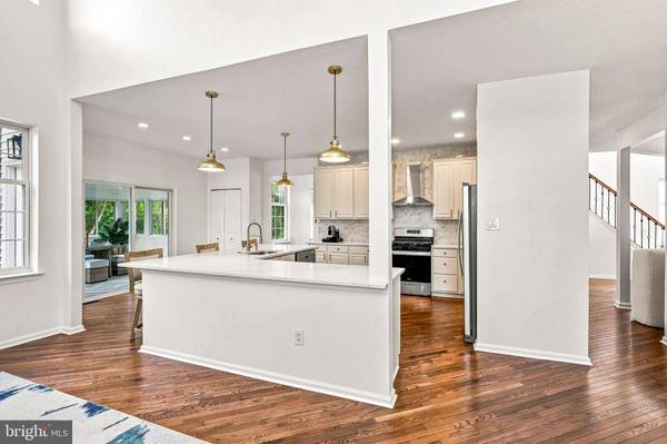 12 WOOD VIEW DR, Mount Laurel, NJ 08054