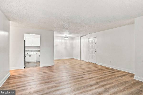 5301-A ABERDEEN DR, Mount Laurel, NJ 08054