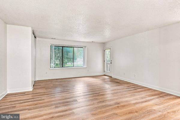 5301-A ABERDEEN DR, Mount Laurel, NJ 08054