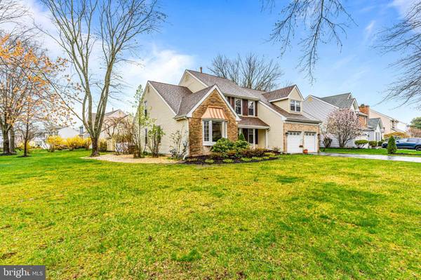 2 BURKE DR, Medford, NJ 08055