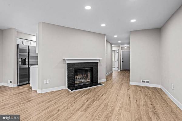 402-A MULBERRY CV, Mount Laurel, NJ 08054