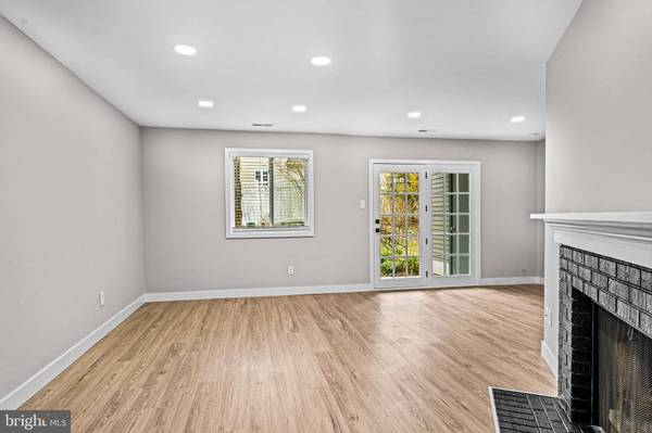 402-A MULBERRY CV, Mount Laurel, NJ 08054