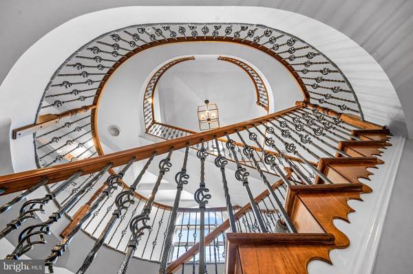 512 N STANWICK RD, Moorestown, NJ 08057