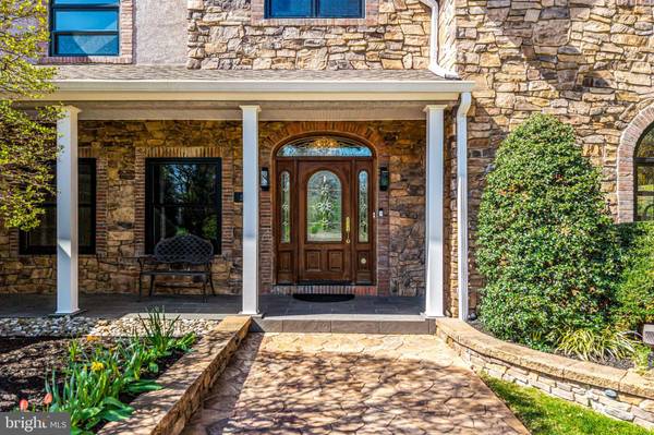 512 N STANWICK RD, Moorestown, NJ 08057