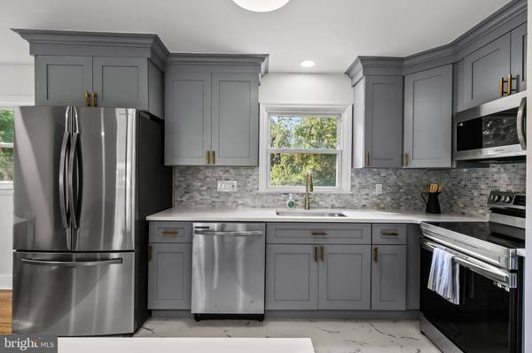 406 PARKER AVE, Moorestown, NJ 08057