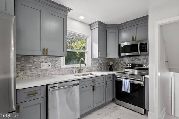 406 PARKER AVE, Moorestown, NJ 08057