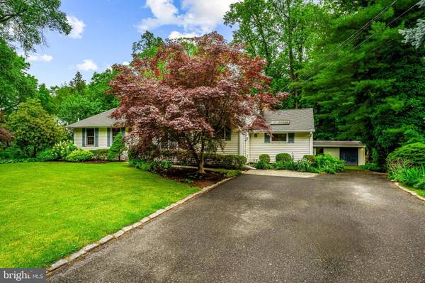 10 S SHIRLEY AVE, Moorestown, NJ 08057