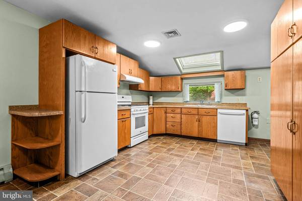 10 S SHIRLEY AVE, Moorestown, NJ 08057