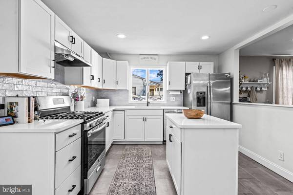 69 PLYMOUTH RD, Sicklerville, NJ 08081