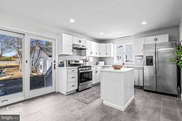 69 PLYMOUTH RD, Sicklerville, NJ 08081