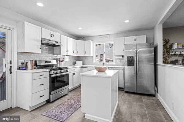 69 PLYMOUTH RD, Sicklerville, NJ 08081