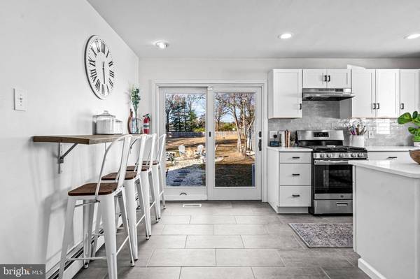 69 PLYMOUTH RD, Sicklerville, NJ 08081