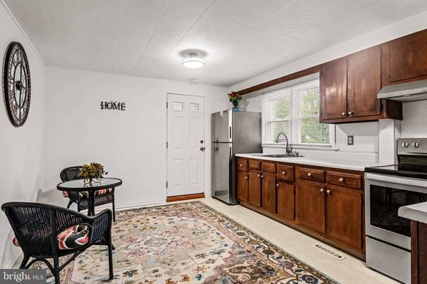 12 OREGON AVE, Mount Laurel, NJ 08054