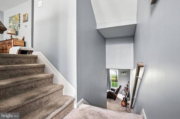 50 CREEKSIDE WAY, Burlington, NJ 08016