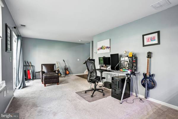 50 CREEKSIDE WAY, Burlington, NJ 08016