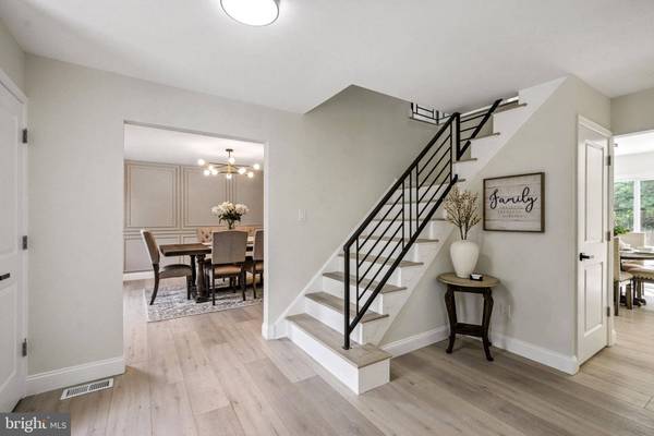 268 N RIDING DR, Moorestown, NJ 08057