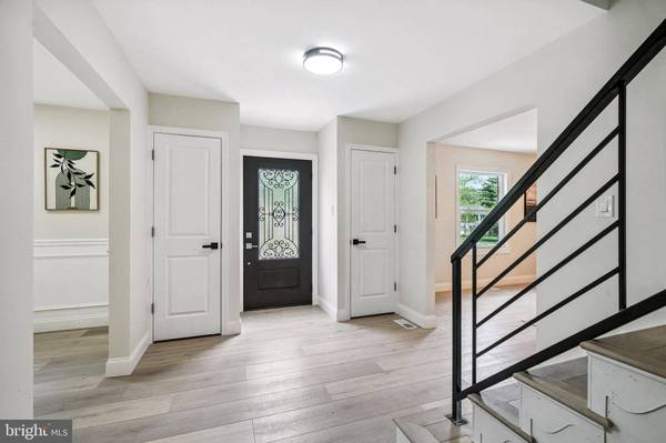 268 N RIDING DR, Moorestown, NJ 08057