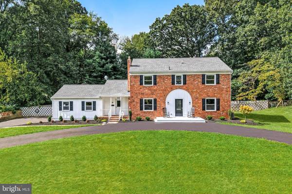 268 N RIDING DR, Moorestown, NJ 08057