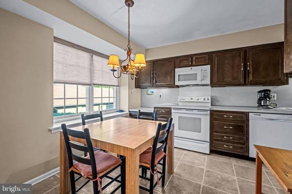 633 E MAIN ST #B7, Moorestown, NJ 08057