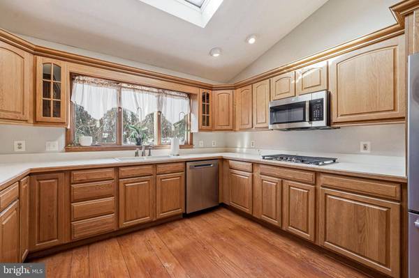 104 MOUNT LAUREL RD, Moorestown, NJ 08057