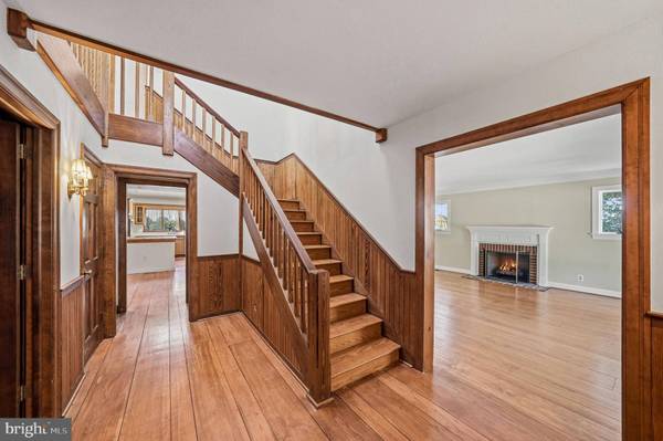 104 MOUNT LAUREL RD, Moorestown, NJ 08057
