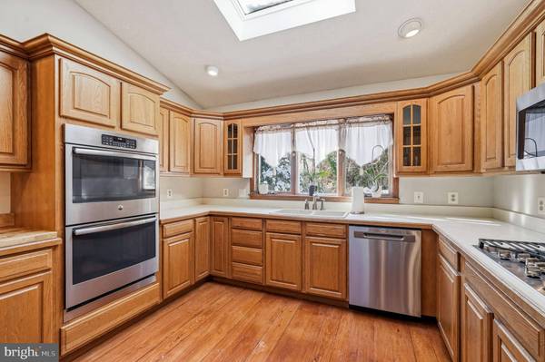 104 MOUNT LAUREL RD, Moorestown, NJ 08057