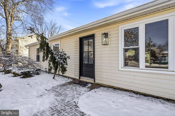 8 GREENBROOK DR, Marlton, NJ 08053