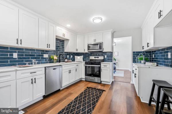 6 WHEELWRIGHT LN, Cherry Hill, NJ 08003