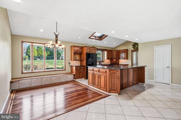 904 HERITAGE RD, Moorestown, NJ 08057