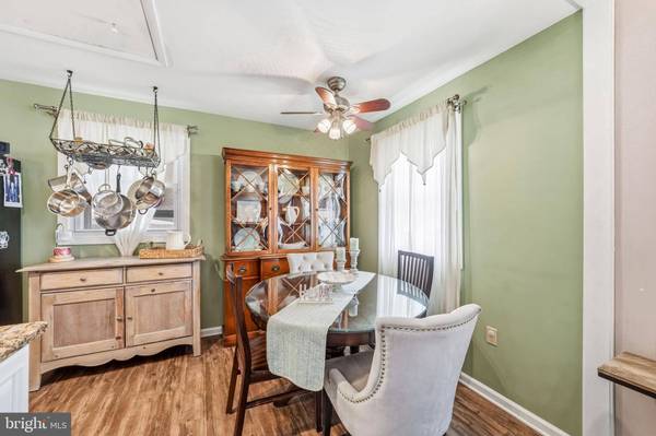 6 WOODBINE AVE, Maple Shade, NJ 08052
