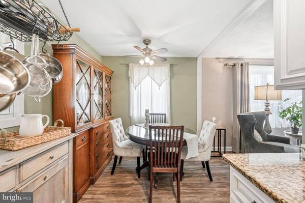 6 WOODBINE AVE, Maple Shade, NJ 08052