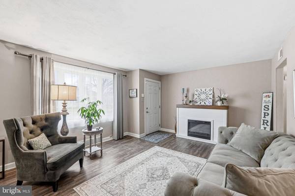 6 WOODBINE AVE, Maple Shade, NJ 08052