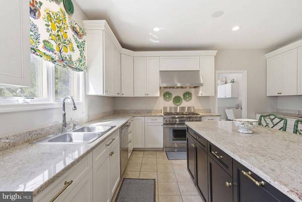 25 MILLENNIUM DR, Columbus, NJ 08022