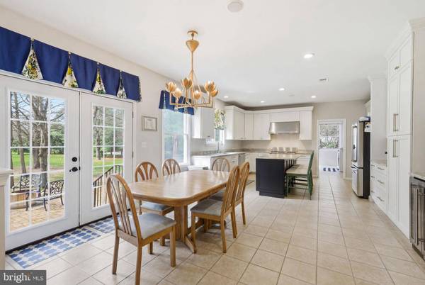 25 MILLENNIUM DR, Columbus, NJ 08022