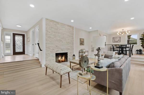 308 KENWOOD DR, Moorestown, NJ 08057