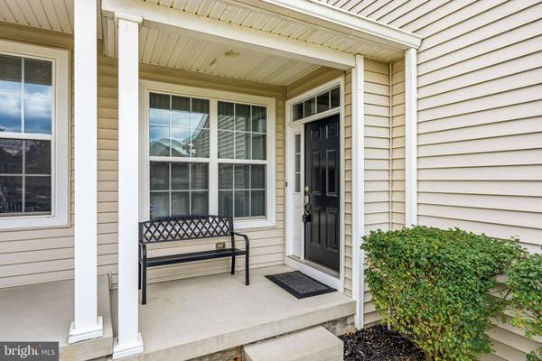 53 OVERLOOK DR, Mount Laurel, NJ 08054