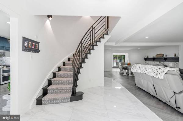 504 MIDDLESEX DR, Moorestown, NJ 08057