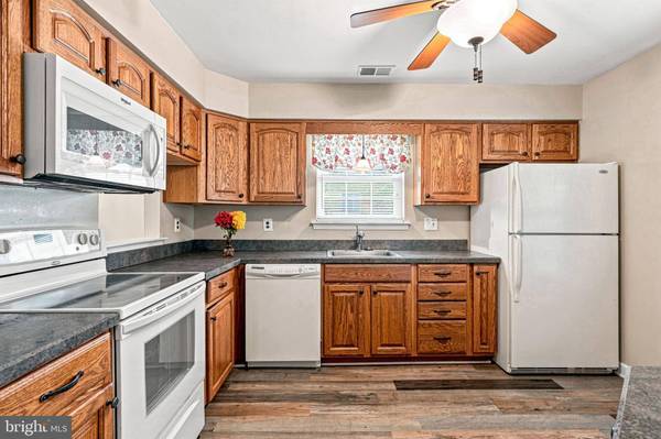 6 AVANDALE CT, Mount Laurel, NJ 08054